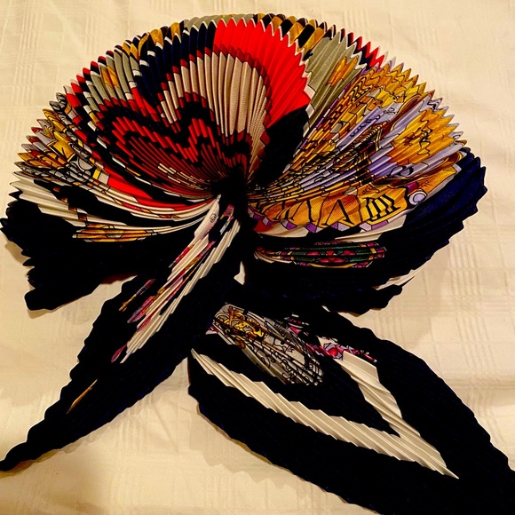 Hermes Accessories - Hermes pleated scarf “la ronde des heures”